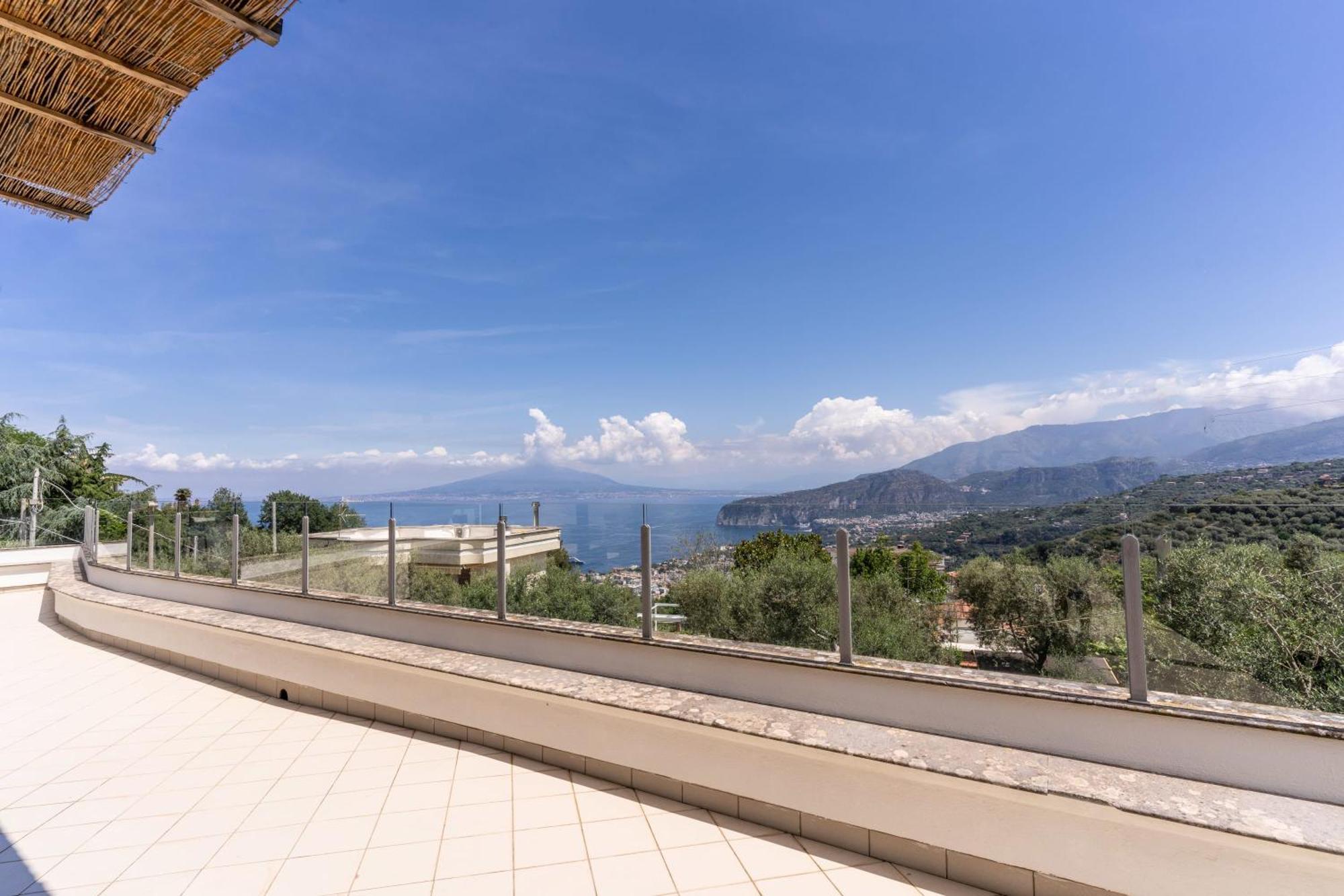 Villa Milena Modern Elegance Views And Guest Services 소렌토 외부 사진